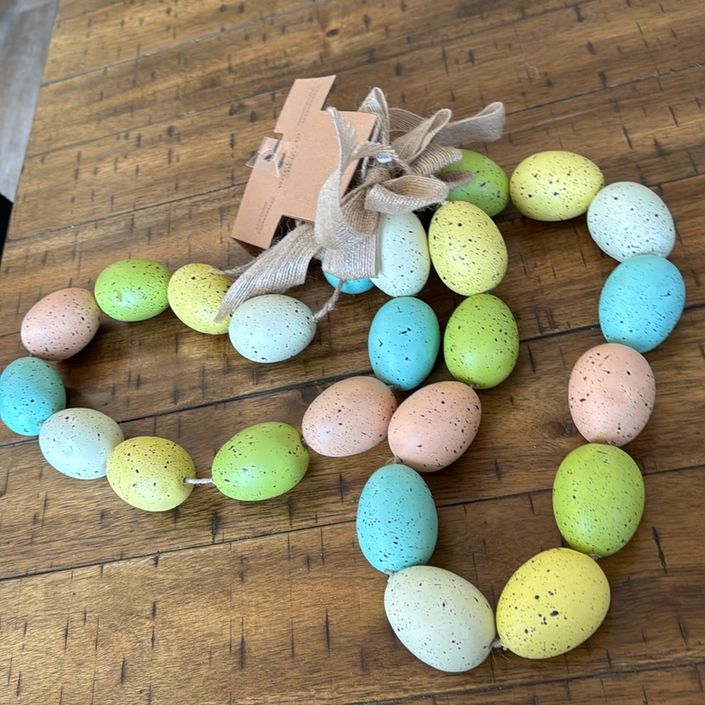 Garland of Speckled Easter Eggs - Picture 6 of 9